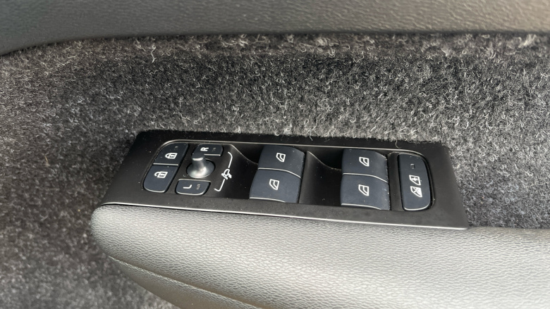 Volvo Xc40 P8 Recharge 300kW 78kWh First Edition 5dr AWD Auto Electric Estate